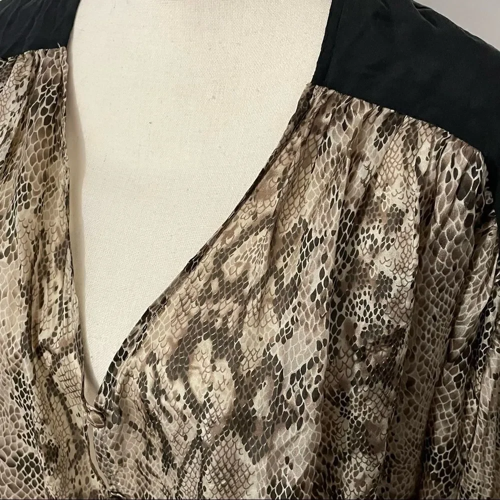Aryn K Snake Print 100% Silk Batwing Sleeve Button Down V-Neck Blouse Top, M - Picture 2 of 12